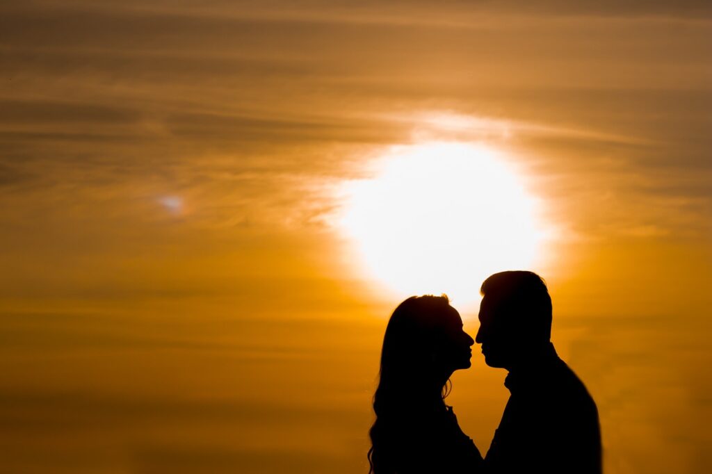 couple silhouette sunset man woman 1643452