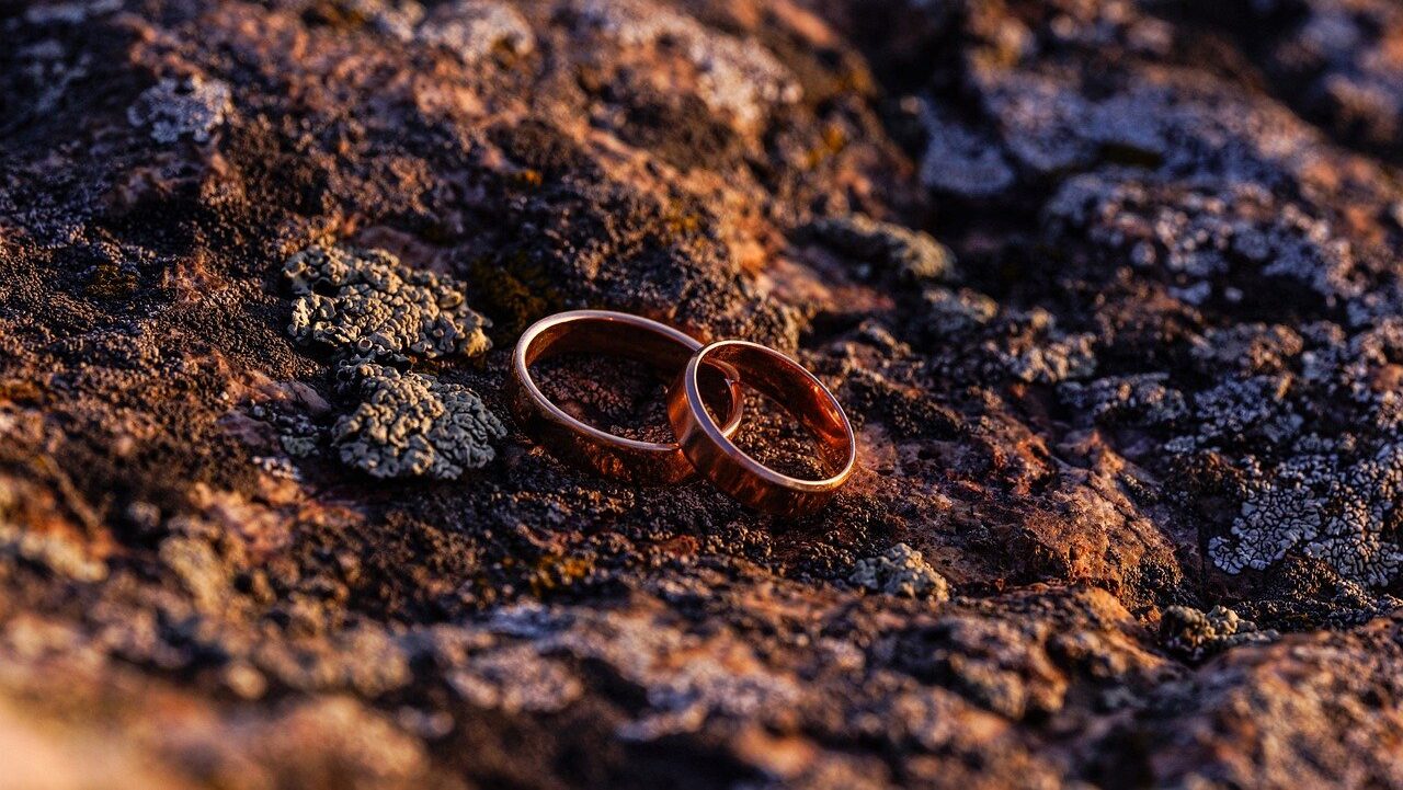 rings marriage gold love family 8220935